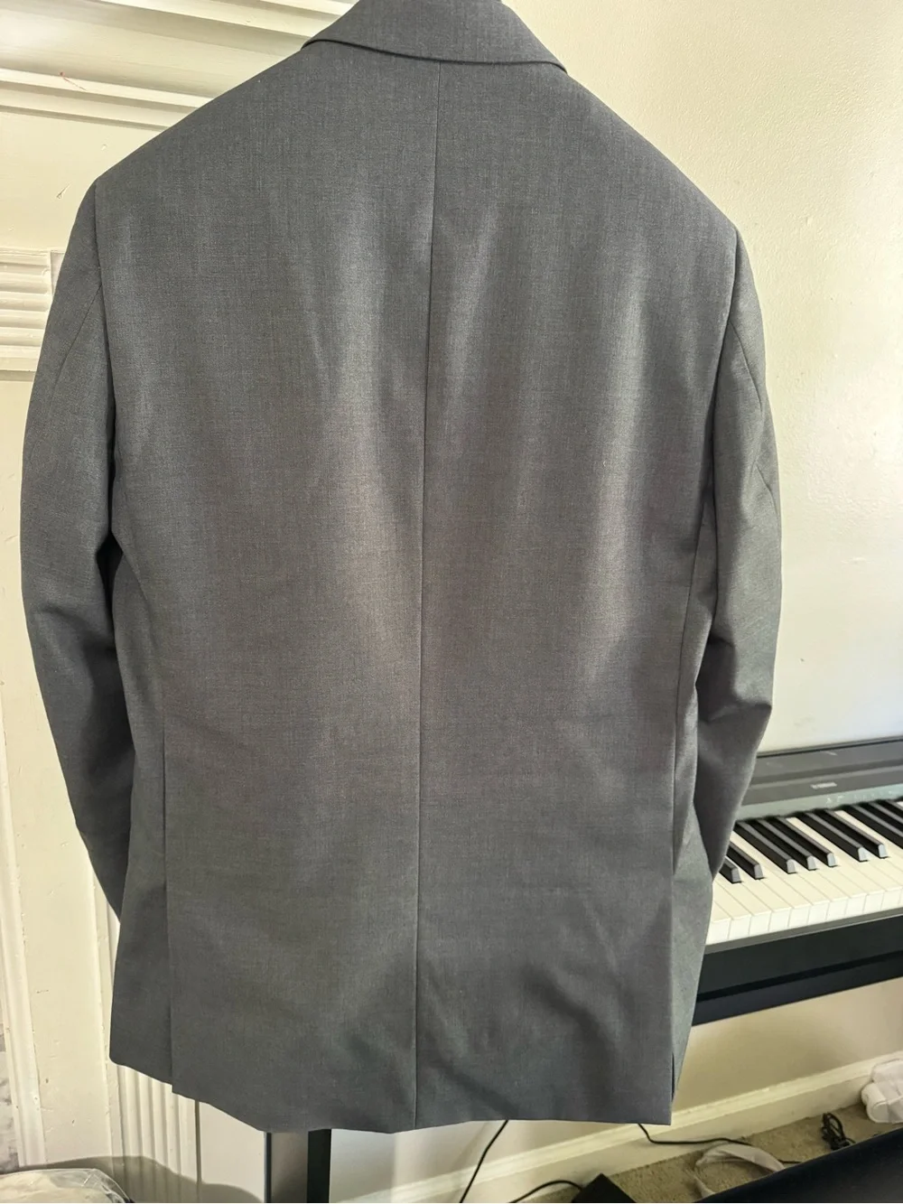 Kenneth Cole Reaction Men's Gray Two-Piece Suit:Blazer 40L & Pants 34W/34L